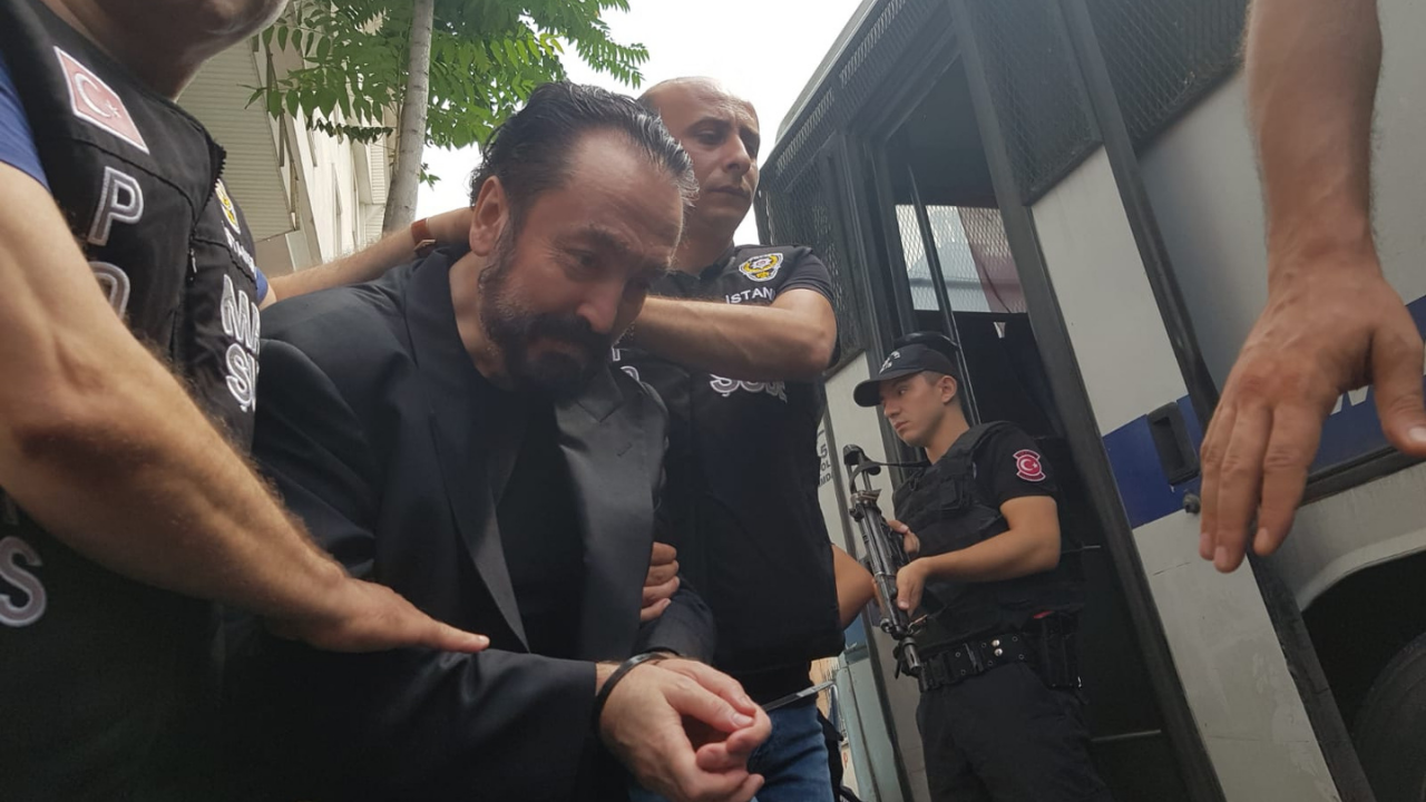 Adnan Oktar davasında ara karar: Dört kişi tahliye edildi