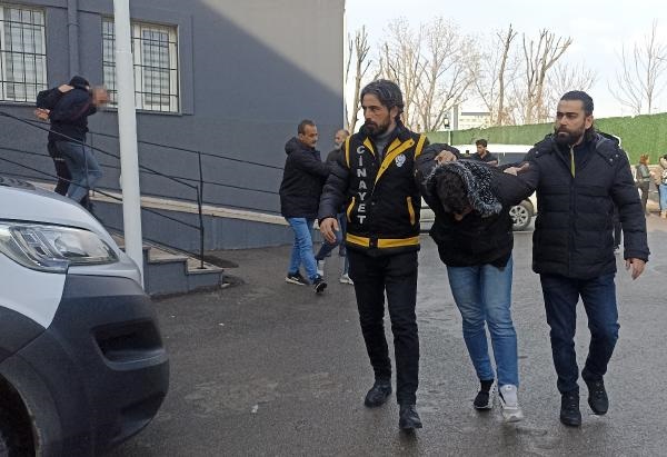 Cinayet sonrası birbirine hediye veren uyuşturucu satıcıları yakalandı