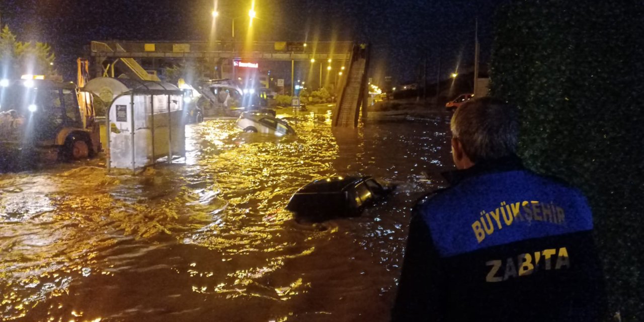 Hatay'da sel felaketi: Mahsur kalan 70 kişi kurtarıldı