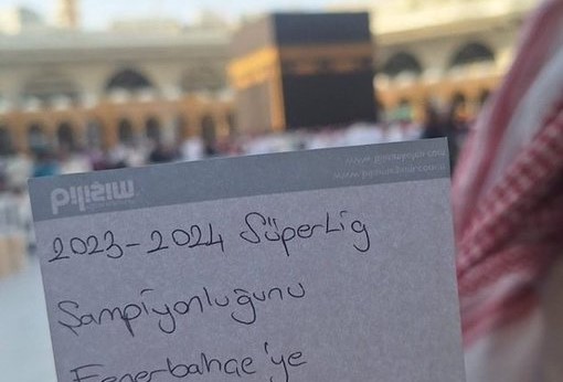 Kabe'de Allah'tan Fenerbahçe'nin şampiyonluğu isteyen taraftar sosyal medyada gündem oldu