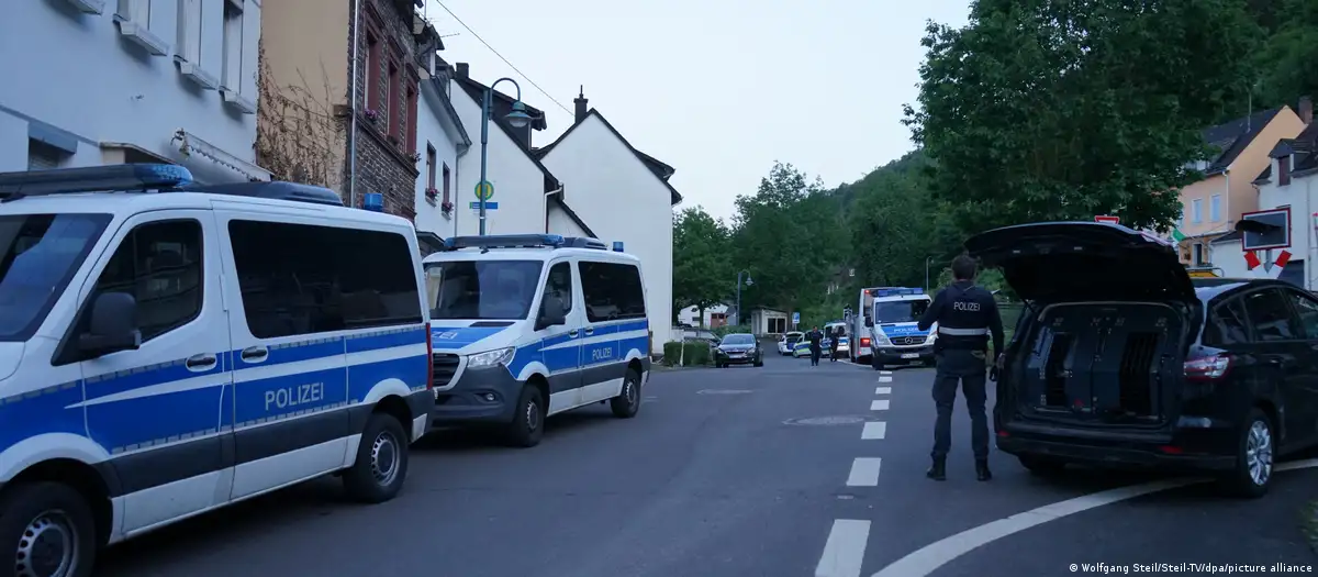 Almanya’da aşırı sağcı konsere polis engeli