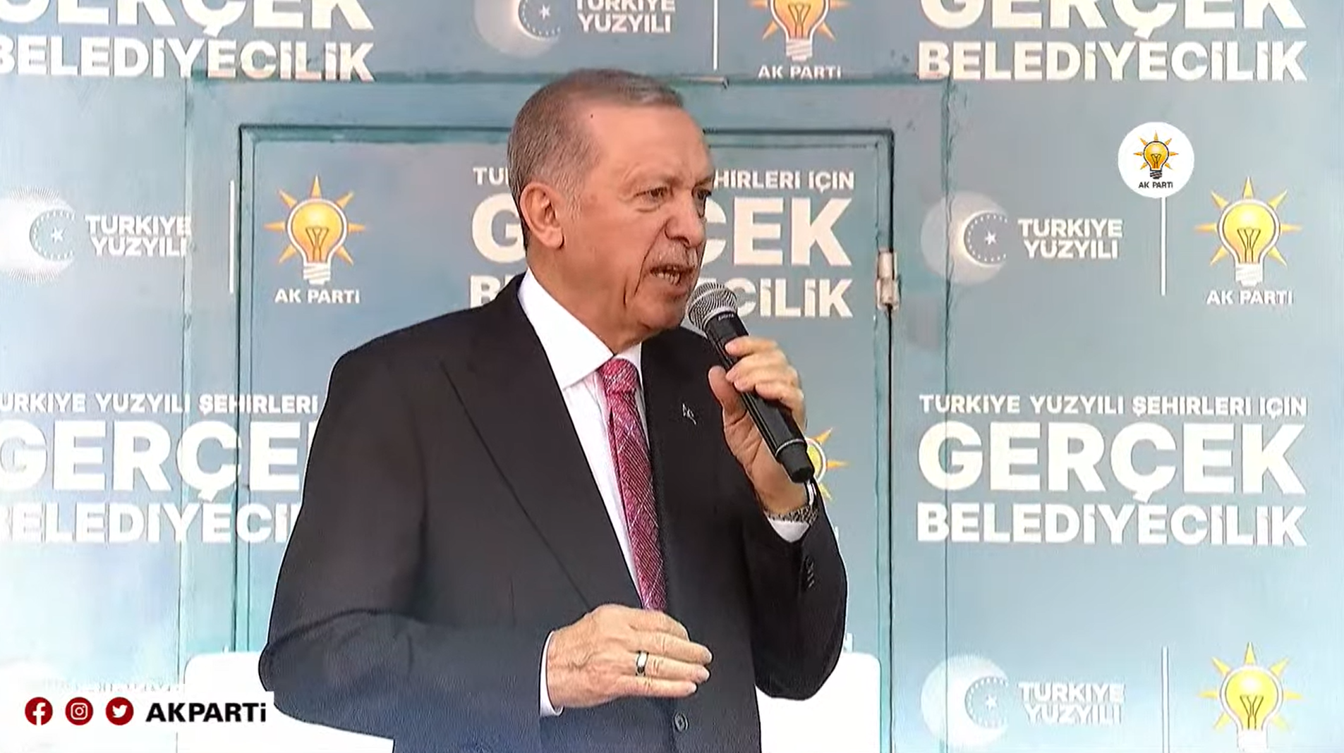 Erdoğan: Gençlerimizin, kadınlarımızın, emeklilerimizin, çalışanlarımızın hayalleri bunların insafına bırakılamaz