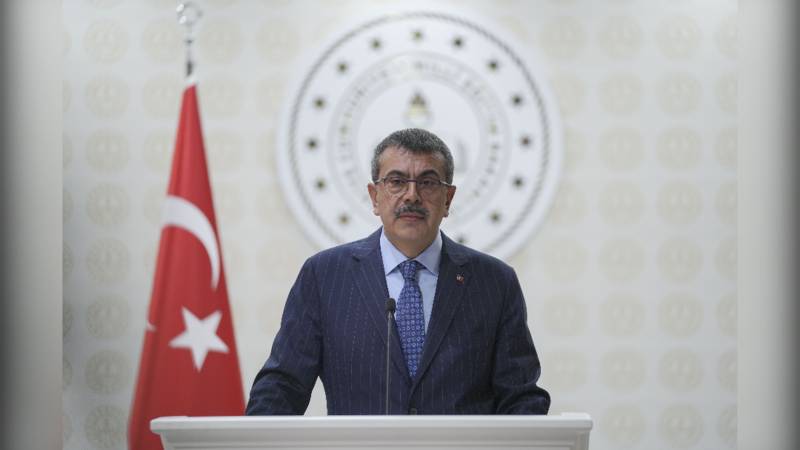 Yusuf Tekin’den müfredat eleştirilerine yanıt: Okuyarak eleştirmelerini tavsiye ediyorum