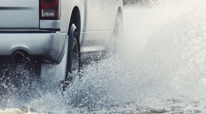 Araba sürerken 'su sıçratma' kavgası; 1 ölü, 2 yaralı