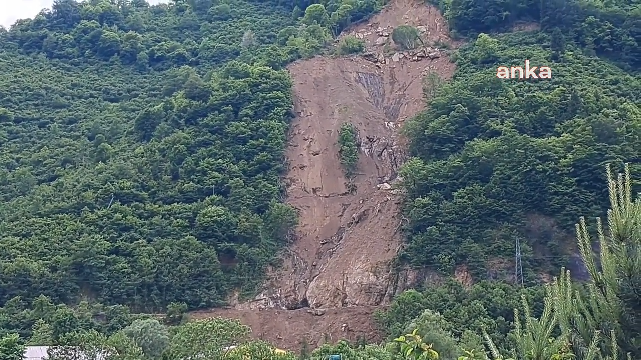 Artvin’de vatandaşlar, heyelan tehlikesine karşı tepki gösterdi: Birilerinin ölmesi mi gerekiyor
