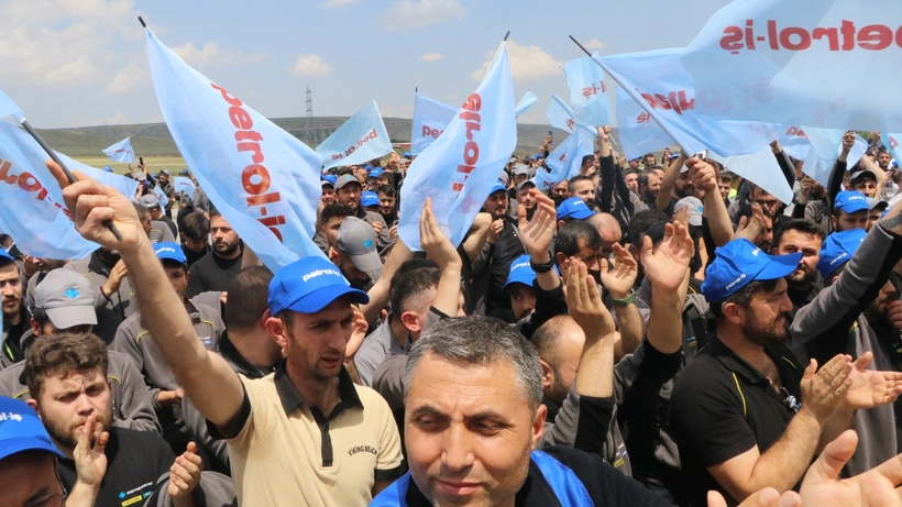 Lastik fabrikasında işçiler greve çıktı, üretim durdu