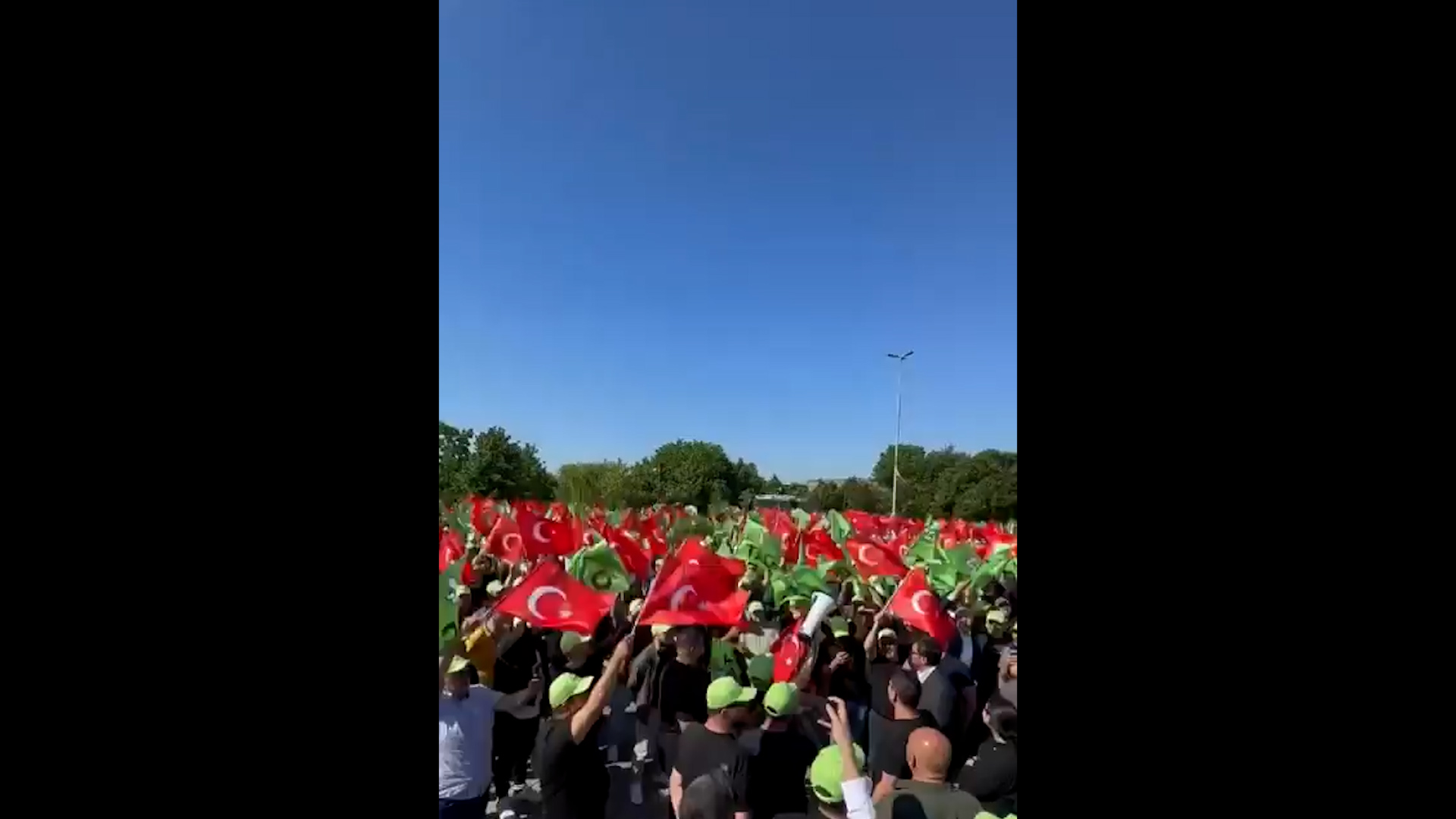 İstanbul'da Paylaşımlı Yolculuk Yönetmeliği tartışması: Binlerce sürücü UKOME önünde toplandı