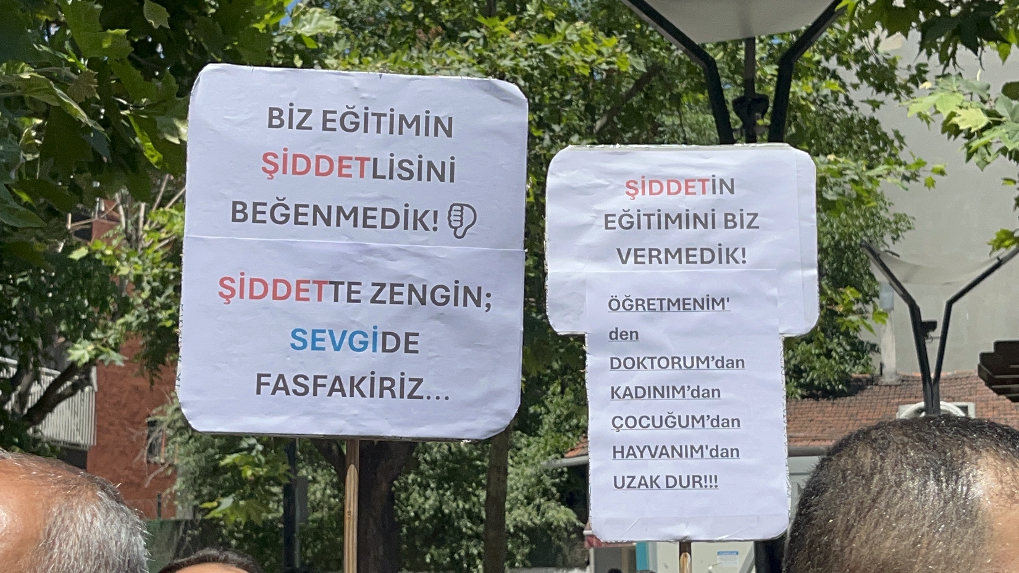 Eğitimde şiddete kalem kırarak tepki gösterdiler