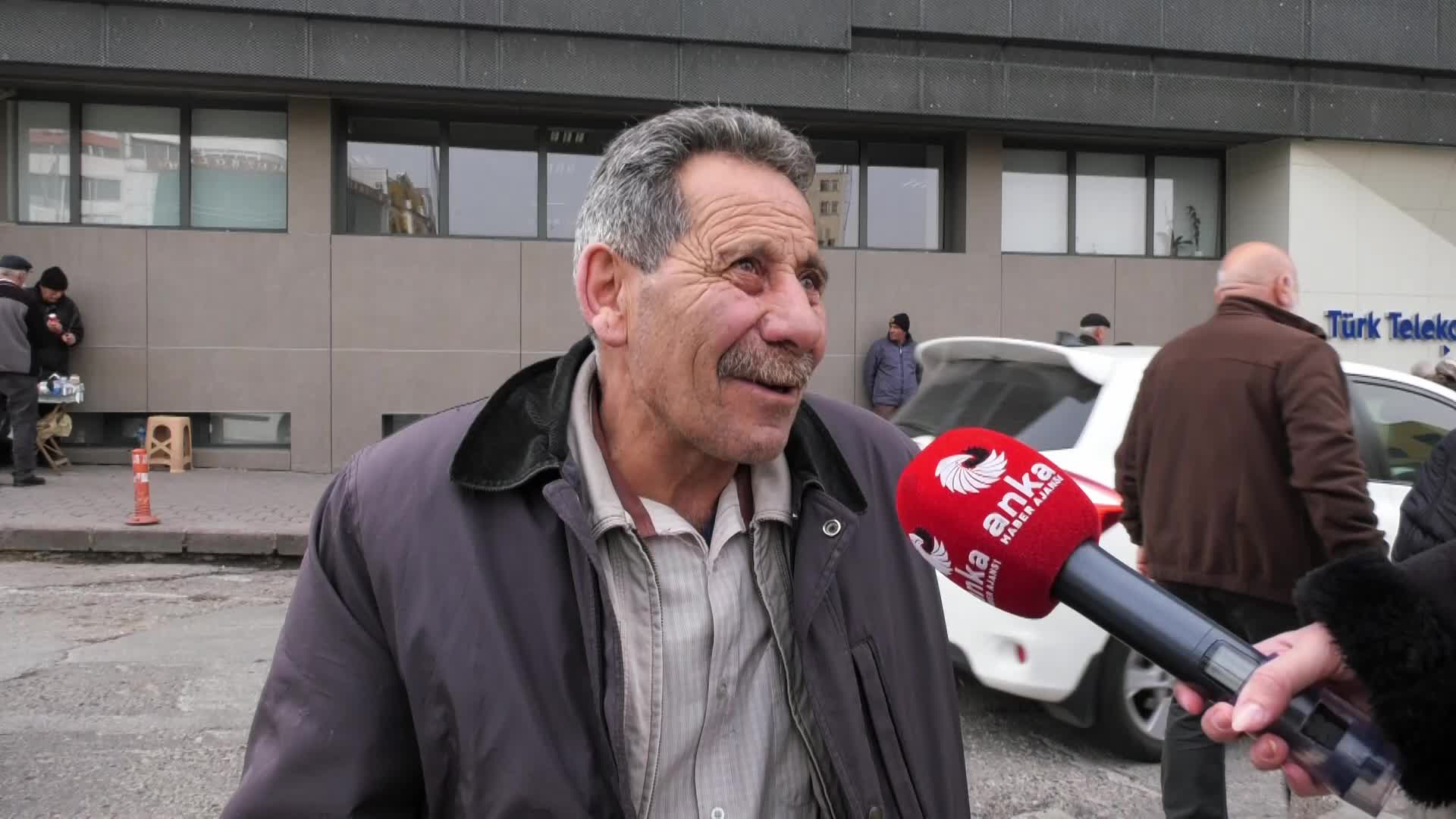 Yurttaşlar Ramazan pidesi fiyatlarına isyan etti: 'Ancak reklam panosunda görüyoruz'