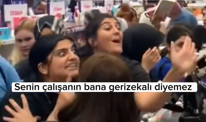 Mağazalarda indirim çılgınlığı: Birçok yerde kavga çıktı!