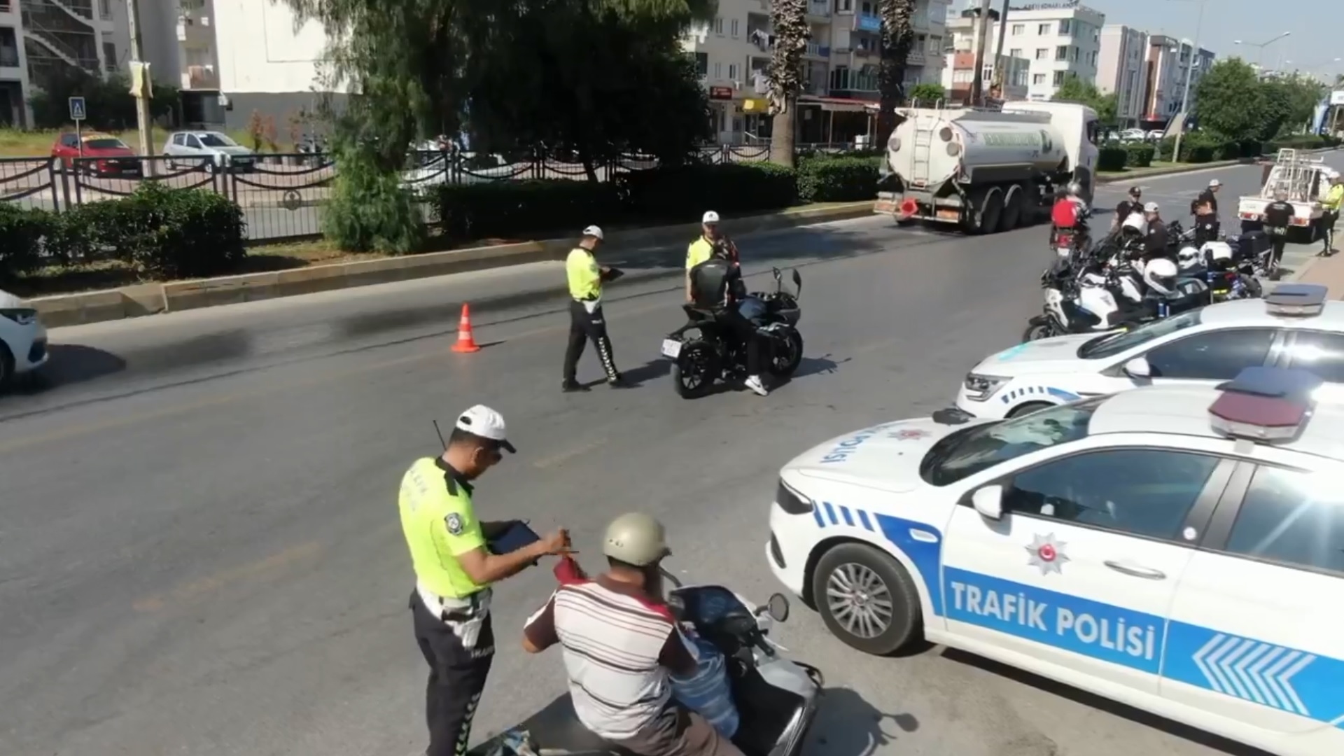 Son 1 haftadaki trafik denetimlerinde 415 bin 795 kişiye ceza