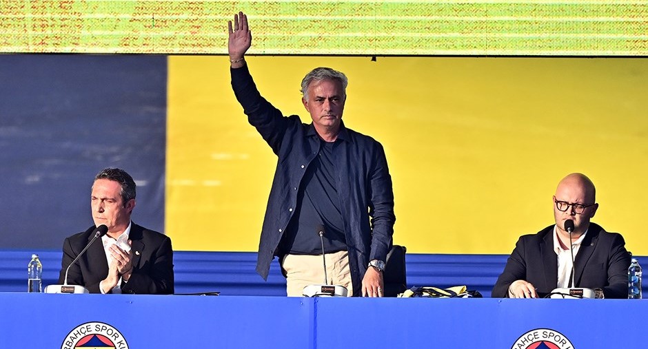 Mourinho 40 yıllık Fenerli gibi: Tebrikler Fenerbahçe