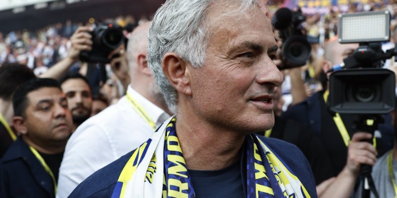 Mourinho, Şükrü Saracoğlu'nda Fenerbahçelerle buluştu