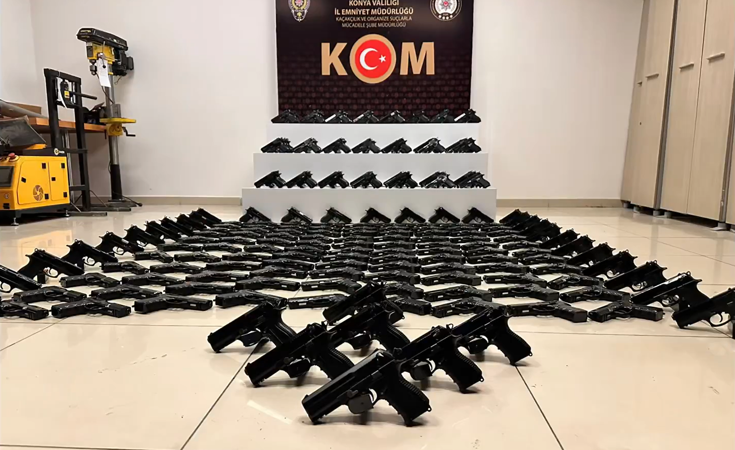 Konya’da operasyon: 225 ruhsatsız tabanca ele geçirildi!