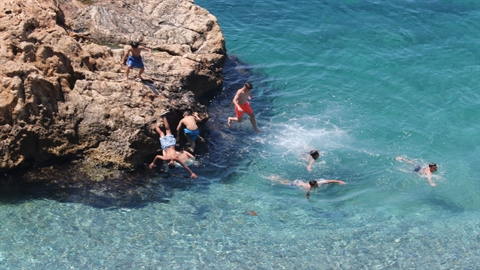 Antalya'da sıcaklık Ağustos ayında hissettirdi: Termometre 41 derecede