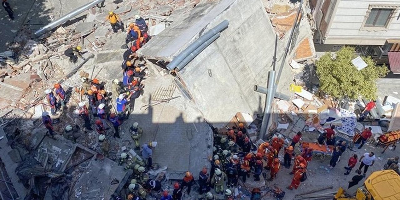 Küçükçekmece'de çöken binaya ilişkin gözaltına alınan 4 kişi adliyede