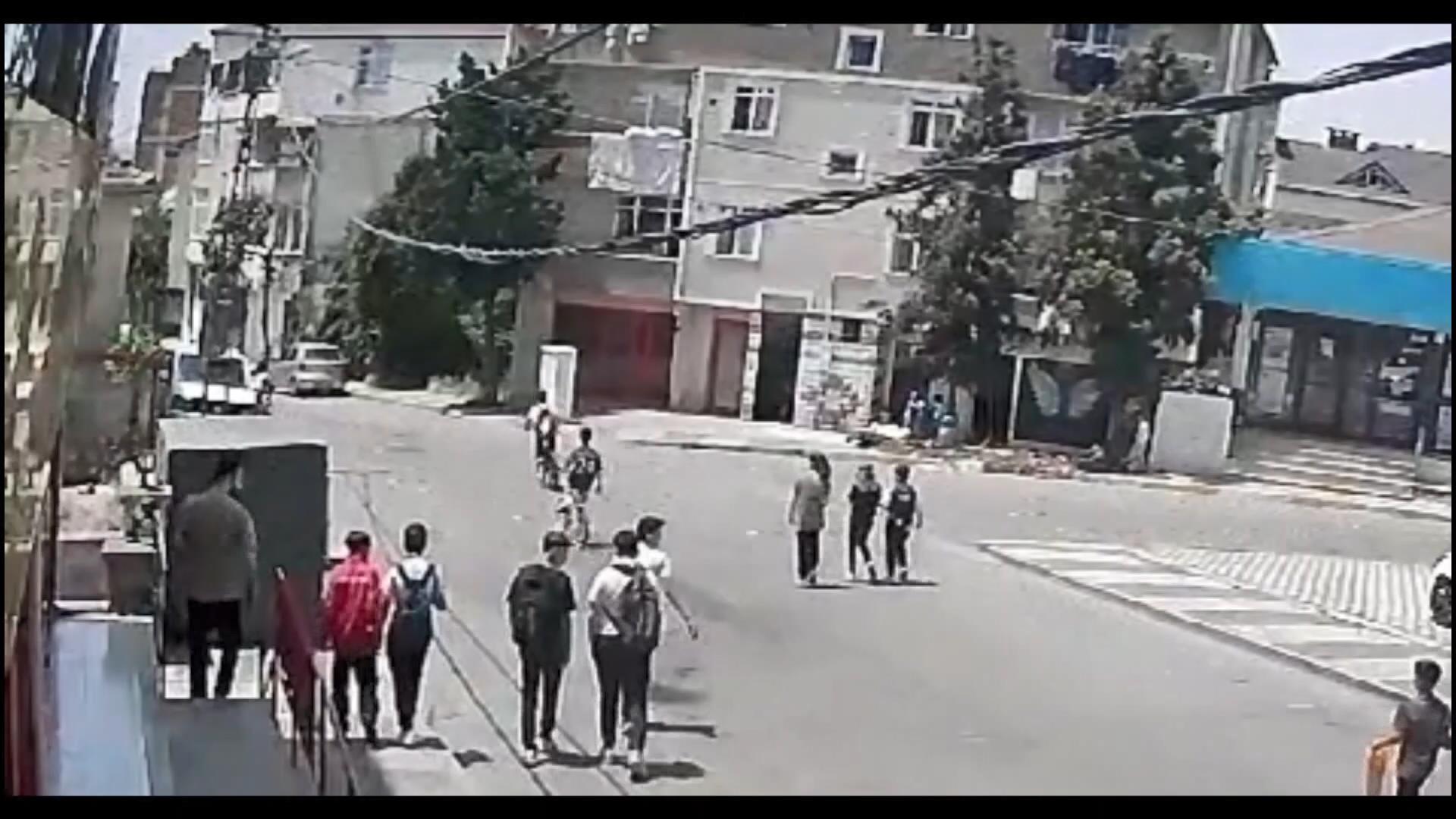 Sultanbeyli'de otomobil 12 yaşındaki bisikletli çocuğa çarptı