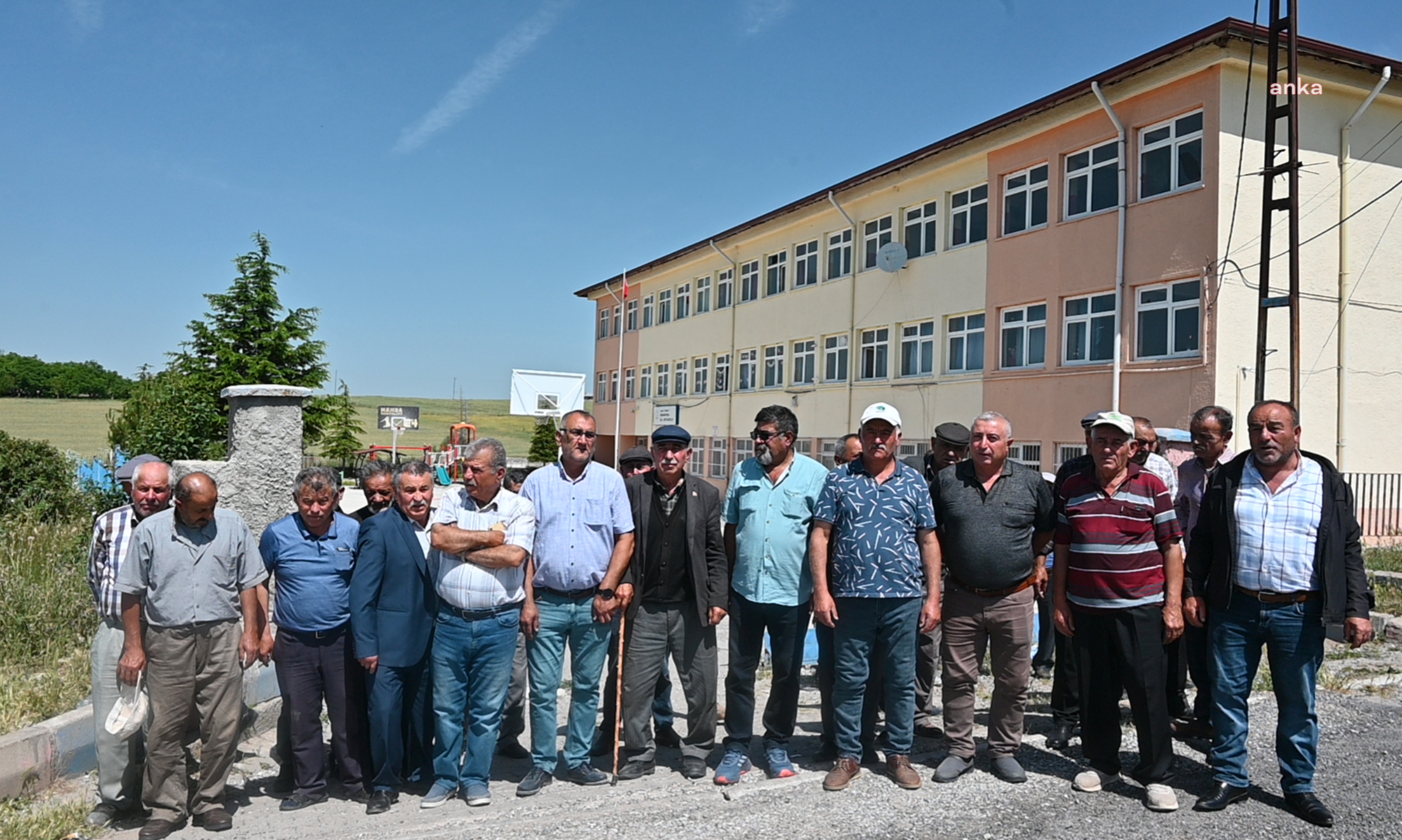 Yozgat’ta, taşımalı eğitim verilen okulun kapatılmasına veliler tepki gösterdi