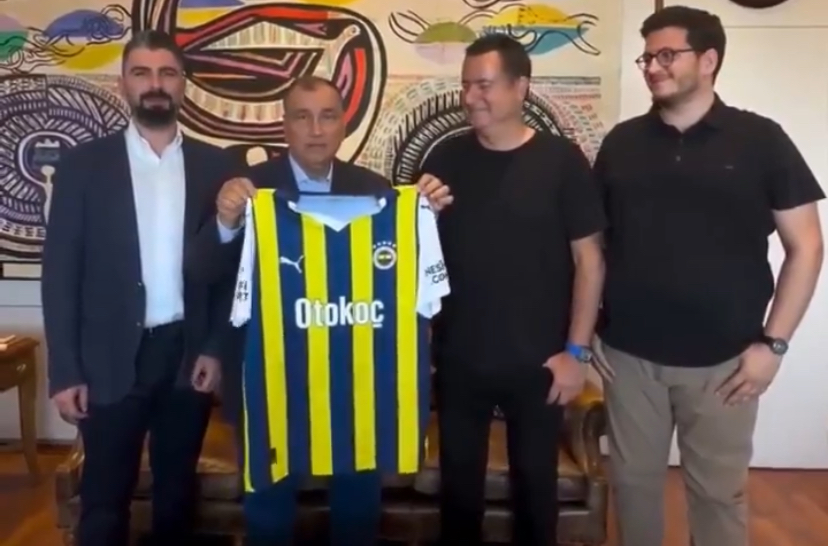 Murat Ülker’e Mourinho imzalı forma