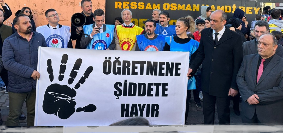 Çorum'da bir veli okul müdürüne zincirle saldırdı