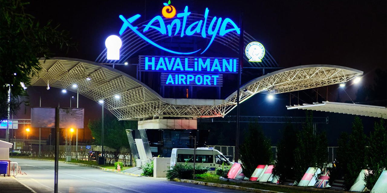Antalya'da havalimanı uçuşlara kapatıldı
