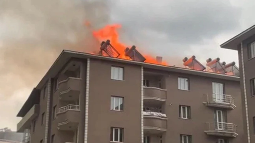 Ekmek pişirmek isterken 6 katlı binanın terasını ateşe verdiler