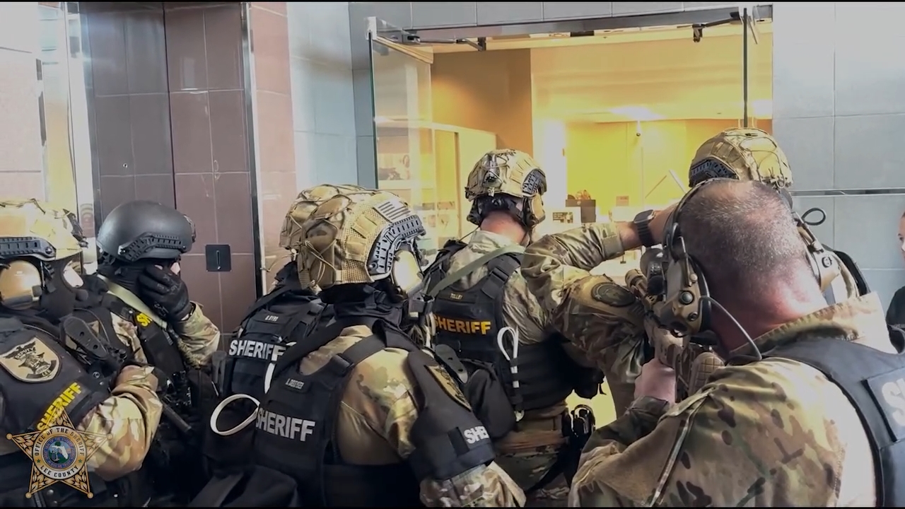 Keskin nişancının soyguncuyu vurduğu anların görüntüleri paylaşıldı