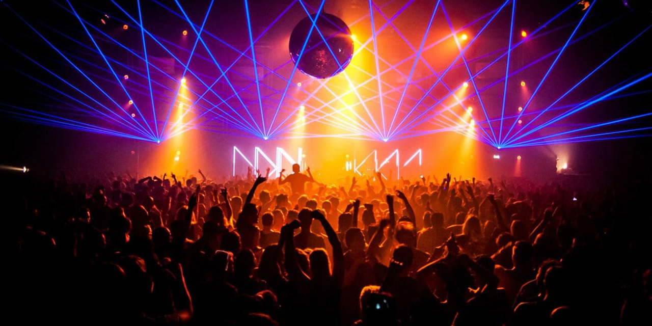 Eşcinsel gece kulübünü açmak istedi: Akıl hastanesine kaldırıldı