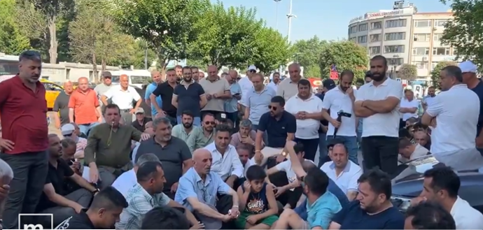İETT'ye bağlı özel halk otobüsü sahiplerinden İBB'ye protesto: 'Yolculara ücretsiz kart dağıtıyorsunuz'