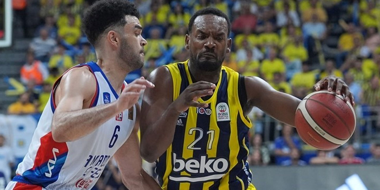 Anadolu Efes, Fenerbahçe Beko'yu son saniyede devirdi: Larkin şampiyonluğu kutlatmadı!