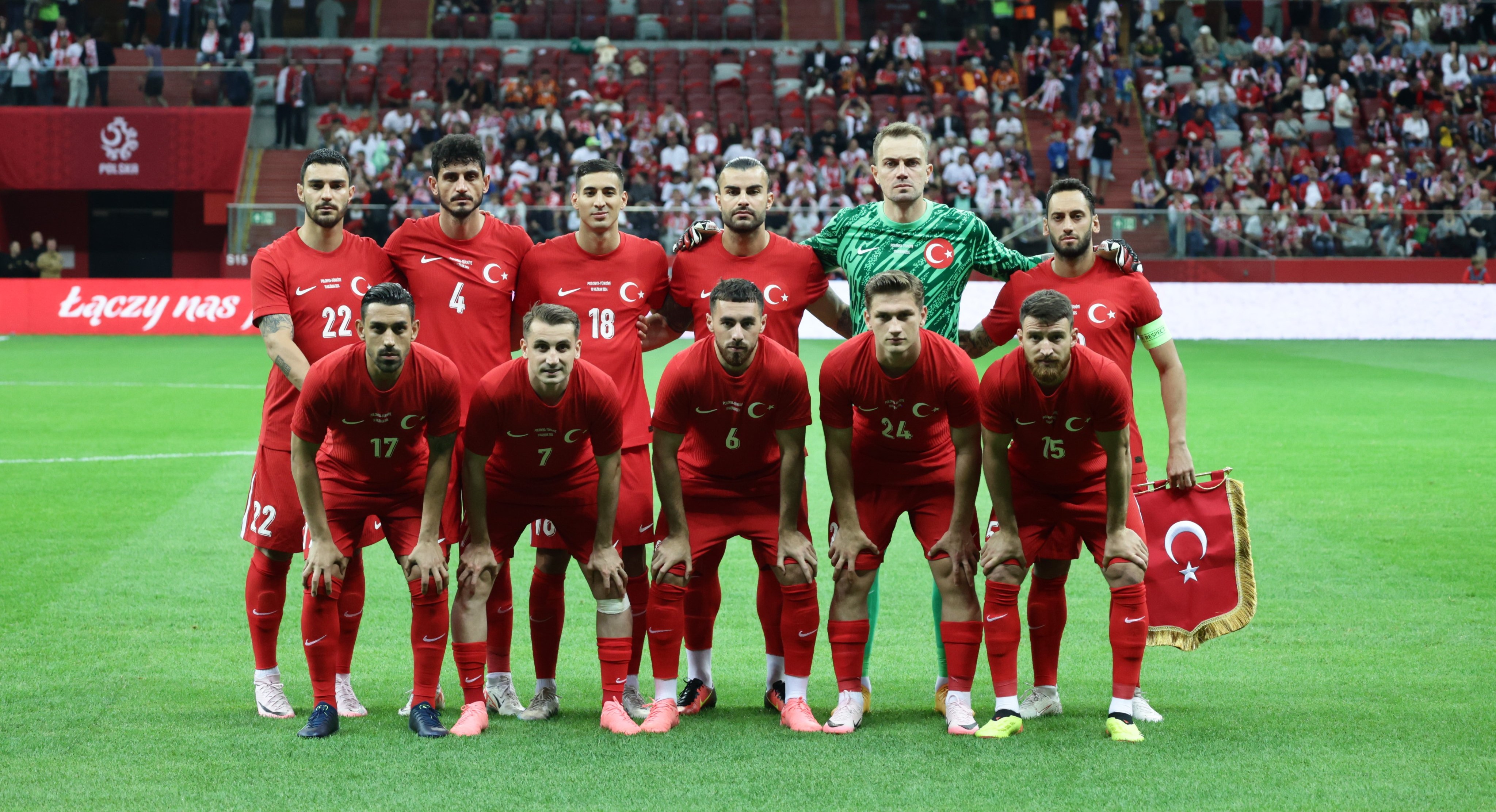 UEFA, Türk takımını tanıttı:  Act-er-collu, Oorjan Chak-r, Bar-dack-cher...