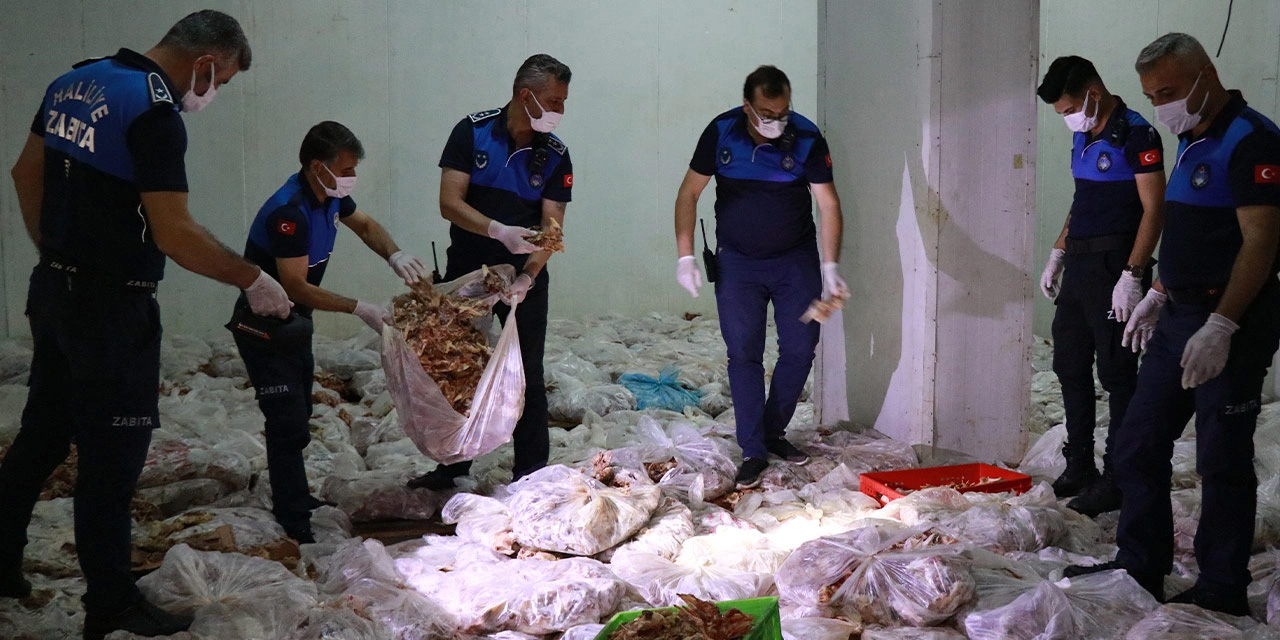 Şanlıurfa'da skandal! Sağlıksız ortamda depoya istiflenen 10 ton tavuk eti ele geçirildi