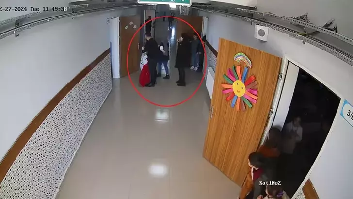 Heimlich manevrasıyla öğrencisinin hayatını kurtardı
