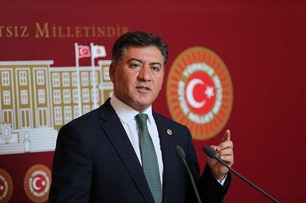 CHP Grup Başkanvekili Murat Emir: “Emekliden esirgediklerini, uçağına bindikleri şirkete ödüyorlar”
