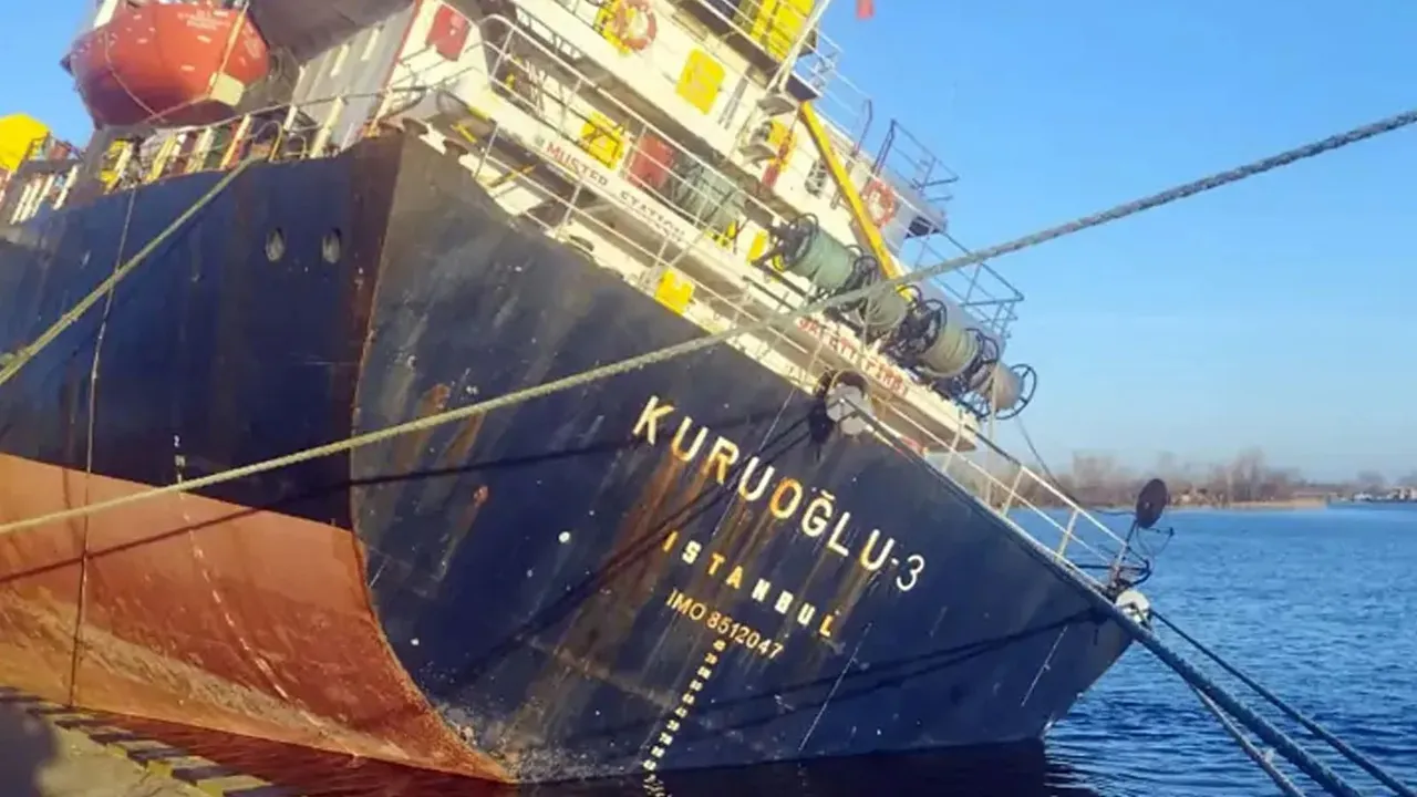 Ukrayna'da Türk gemisi vuruldu: Gemi yan yattı