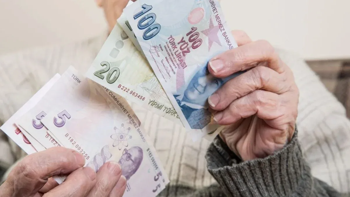 Yalçın Karatepe'den '10 bin liralık maaş' çıkışı: Her şeye para var bir tek emeklilere mi yok?