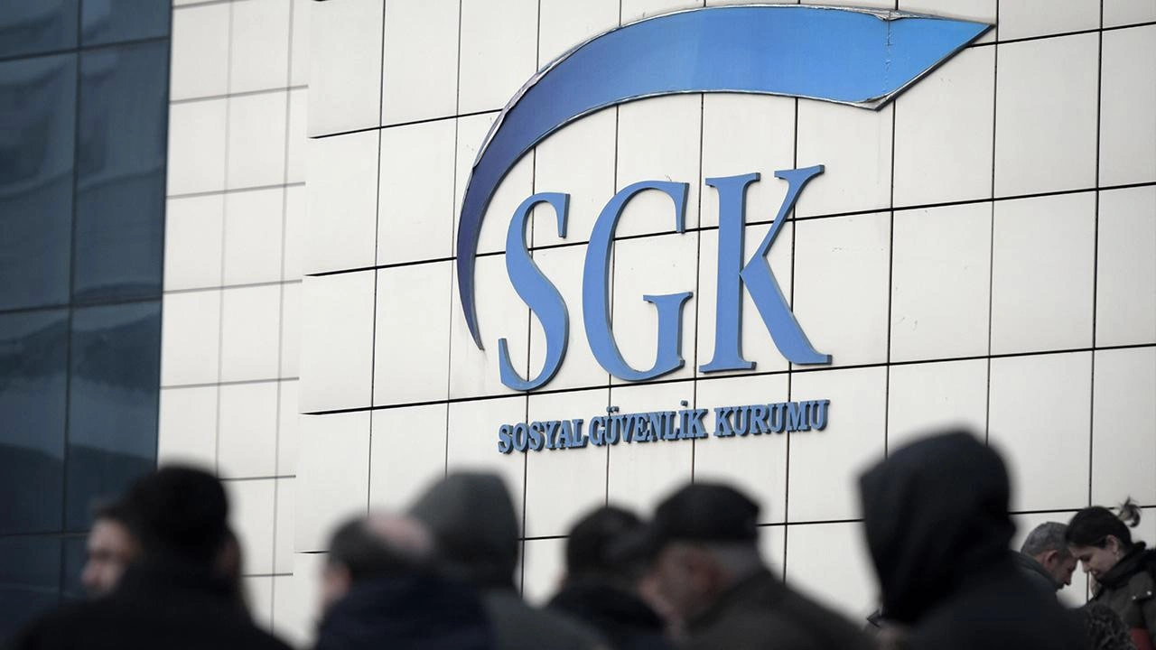 SGK hukuki süreç başlatıyor: 50 bin emeklinin maaşı kesildi