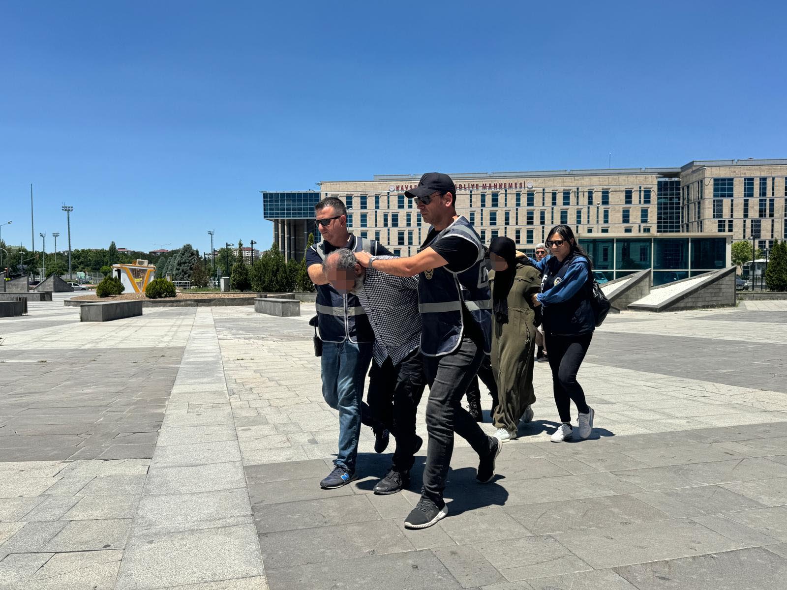 Atatürk Anıtı'na baltalı saldırı yapan dayı-yeğen: Pişman değiliz