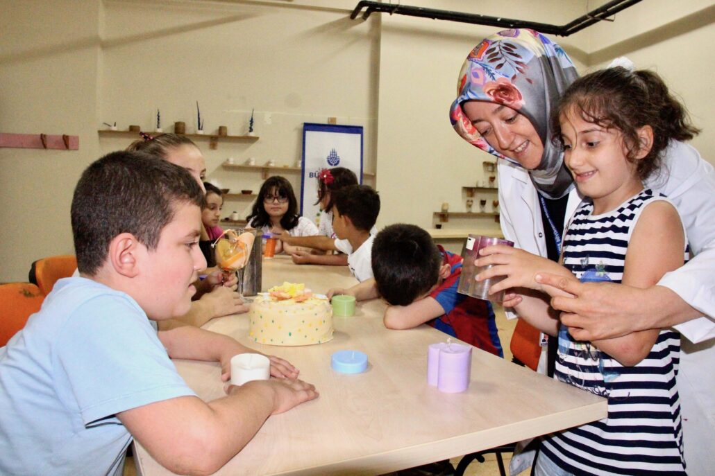 İBB'den yaz okulu programı: 7'den 70'e herkese ücretsiz olacak