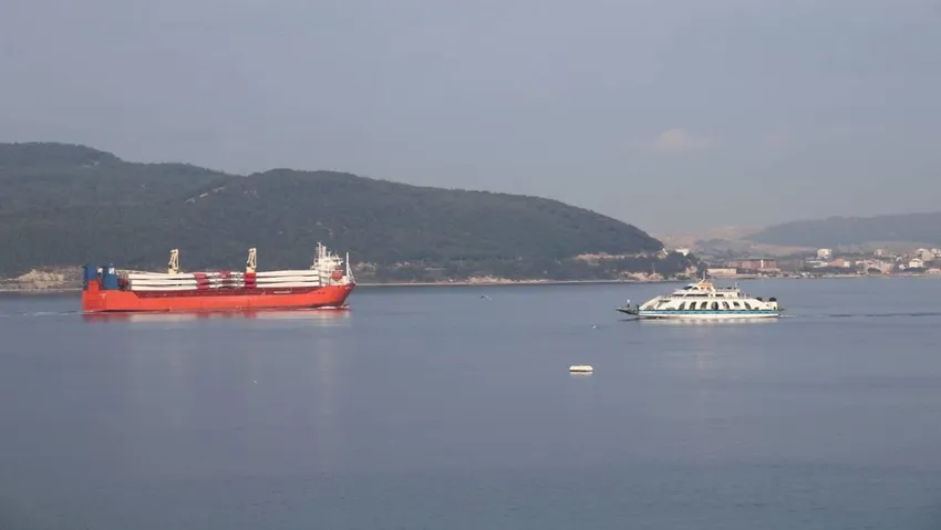 Çanakkale Boğazı tek yönlü gemi trafiğine kapatıldı