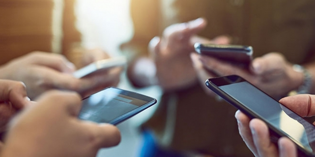 Los Angeles'ta, öğrencilerin cep telefonu kullanımını yasaklanıyor