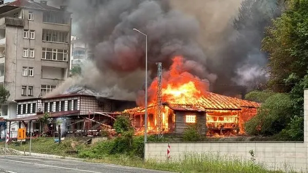 Trabzon'da düğün salonu alevler arasında küle döndü