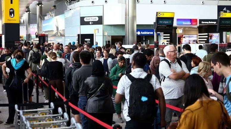 Ekonomistlerden yurt dışı çıkış harcının 3 bin TL olması önerisine tepkiler yağdı: Şimdi sinekten yağ çıkarma peşine düştüler