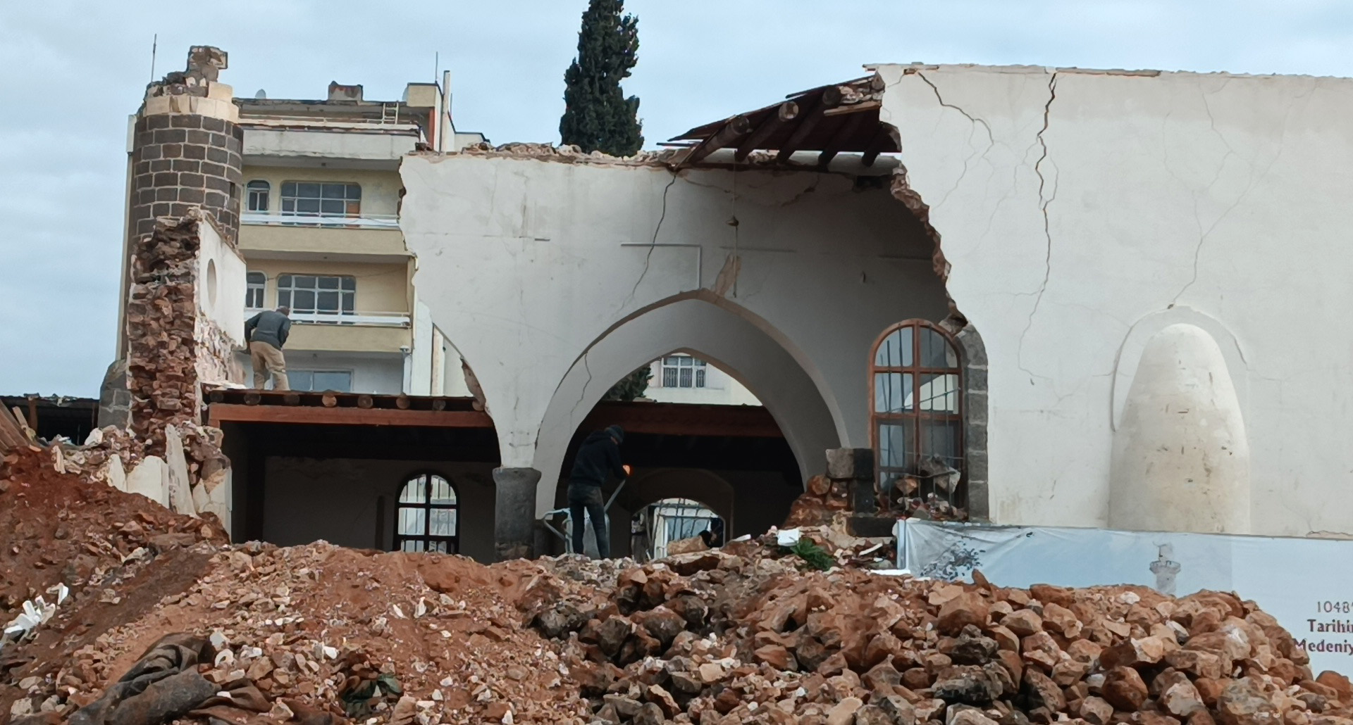 Gaziantep'te depremden hasar gören tarihi cami restore ediliyor
