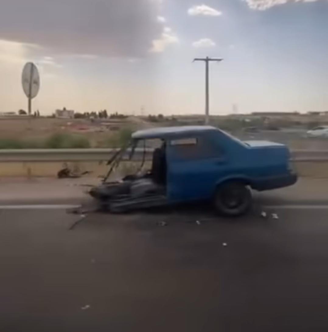 Diyarbakır'da çarpışan otomobillerden biri ikiye bölündü