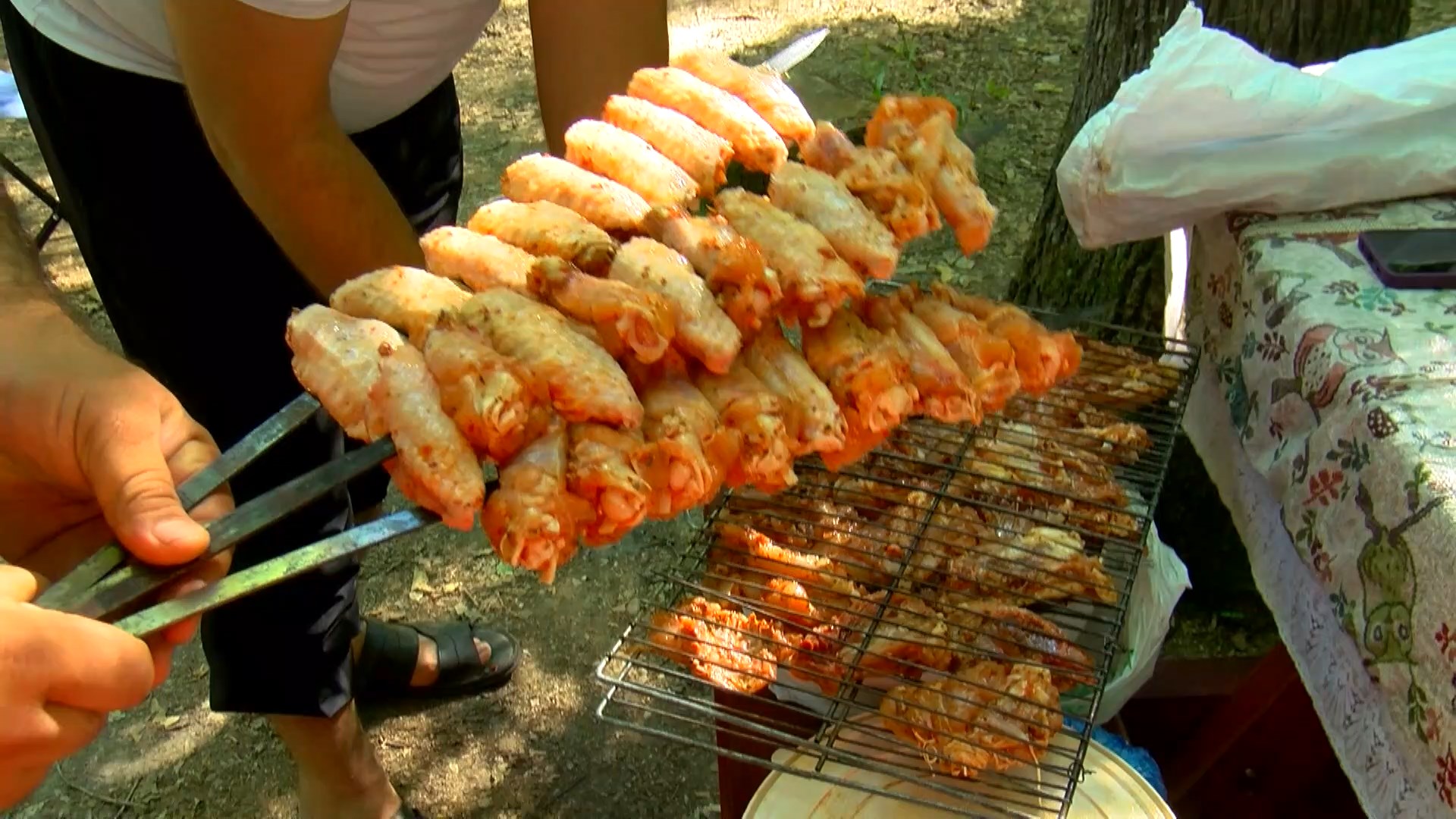 Yüksek fiyatlı kırmızı eti alamayan yurttaş tavuğa yöneldi: Kasaplarda tavuk kalmadı
