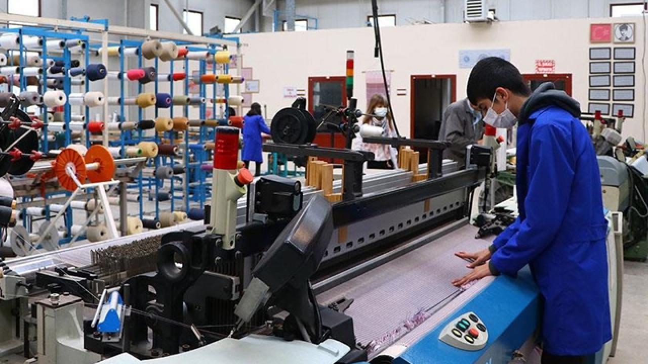 MEB meslek liselerinde uygulanacak müfredat için patronlardan görüş alıyor