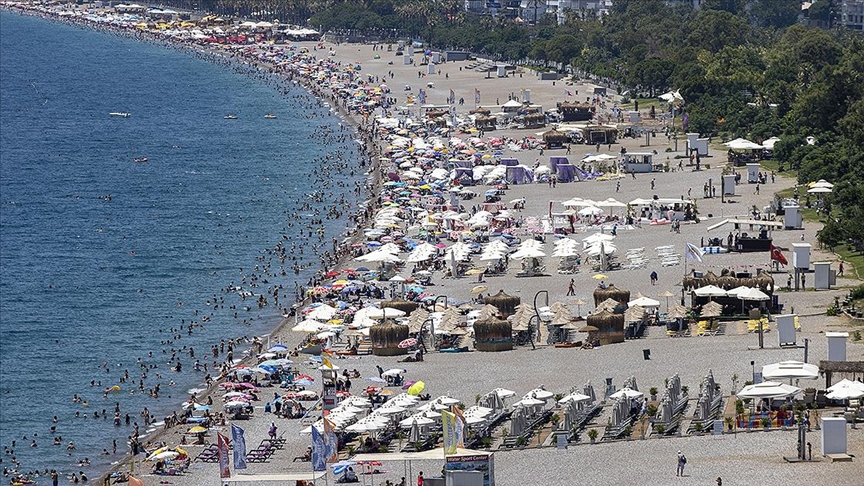 Sahiller doldu taştı: Antalya'ya bayramda 4 milyon ziyaretçi geldi