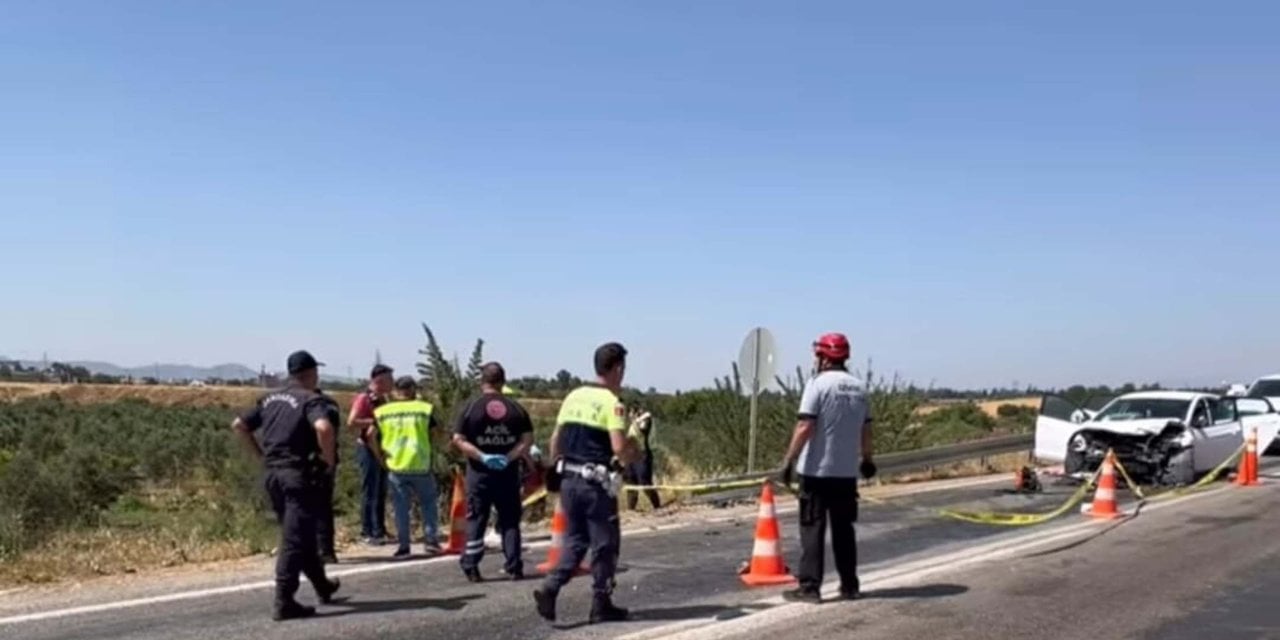 İzmir'de iki otomobil çarpıştı: 2 ölü, 7 yaralı