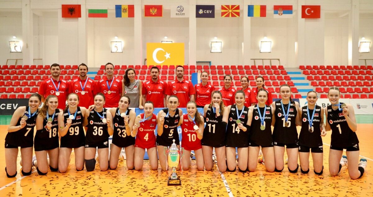 Voleybolda U18 kızlar Balkan şampiyonu oldu